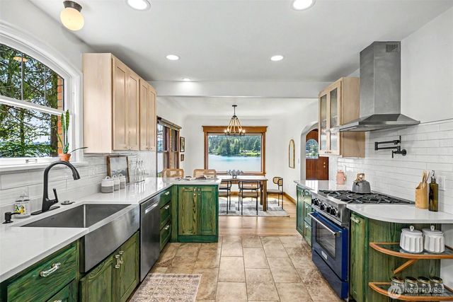 1427 Northlake Way NW, Bremerton, WA 98312