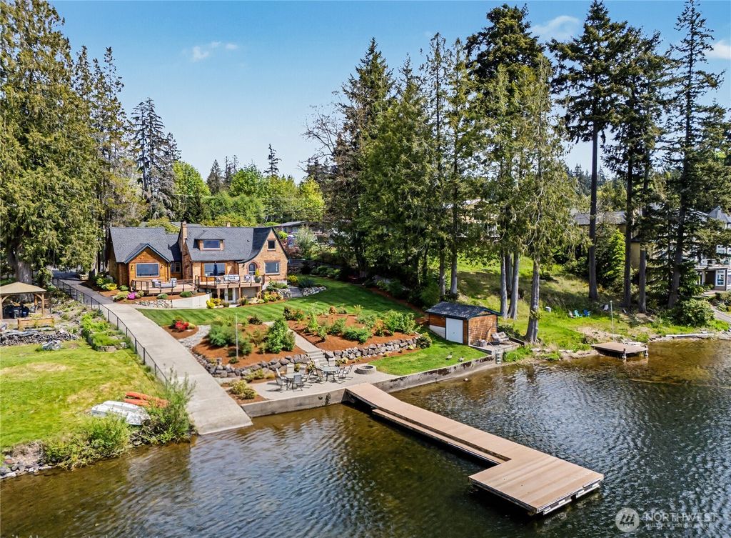 1427 Northlake Way NW, Bremerton, WA 98312