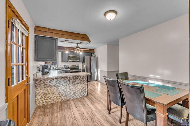 5719 SW 27th ST, Topeka, KS 66614