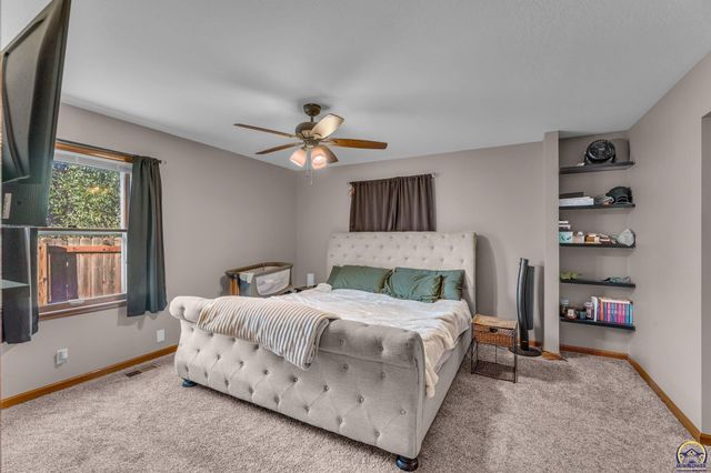 5719 SW 27th ST, Topeka, KS 66614