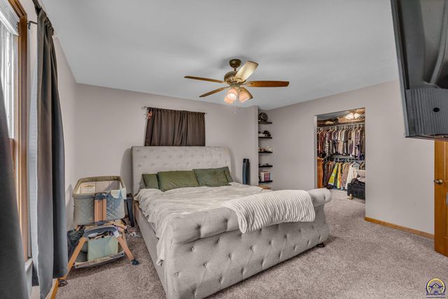 5719 SW 27th ST, Topeka, KS 66614