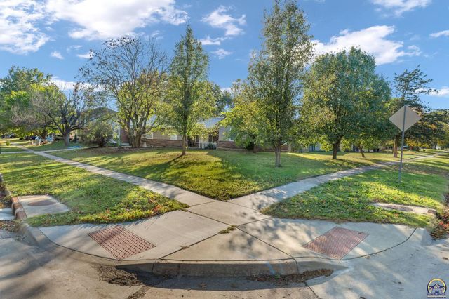 5719 SW 27th ST, Topeka, KS 66614