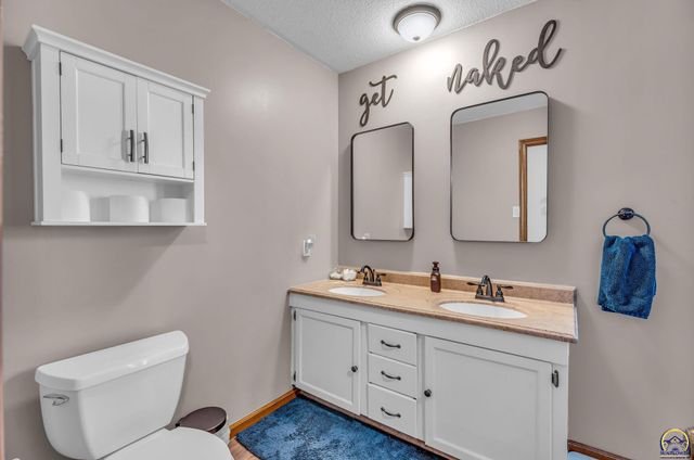 5719 SW 27th ST, Topeka, KS 66614