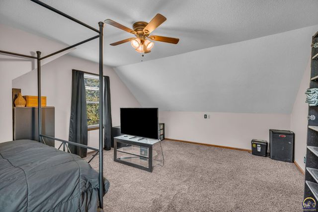 5719 SW 27th ST, Topeka, KS 66614