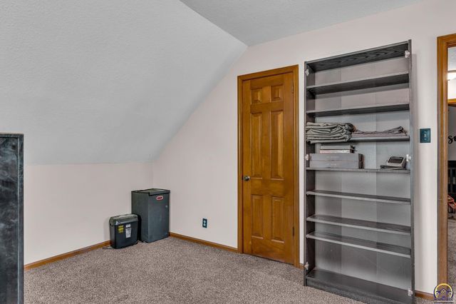 5719 SW 27th ST, Topeka, KS 66614