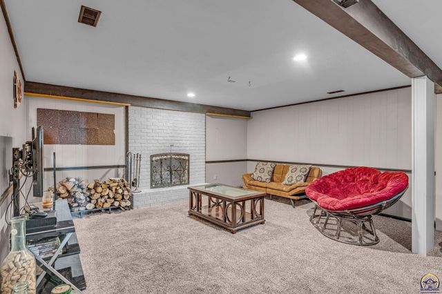 5719 SW 27th ST, Topeka, KS 66614