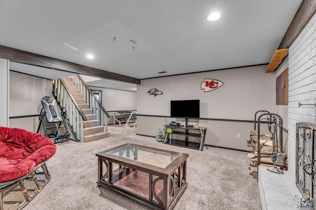 5719 SW 27th ST, Topeka, KS 66614