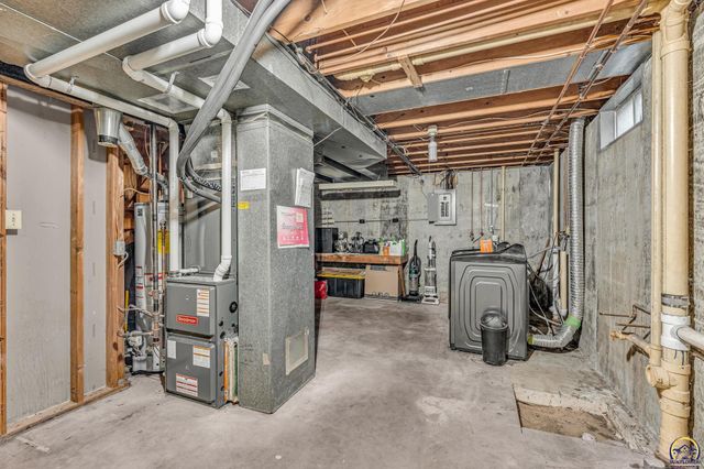 5719 SW 27th ST, Topeka, KS 66614