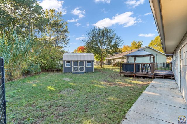 5719 SW 27th ST, Topeka, KS 66614