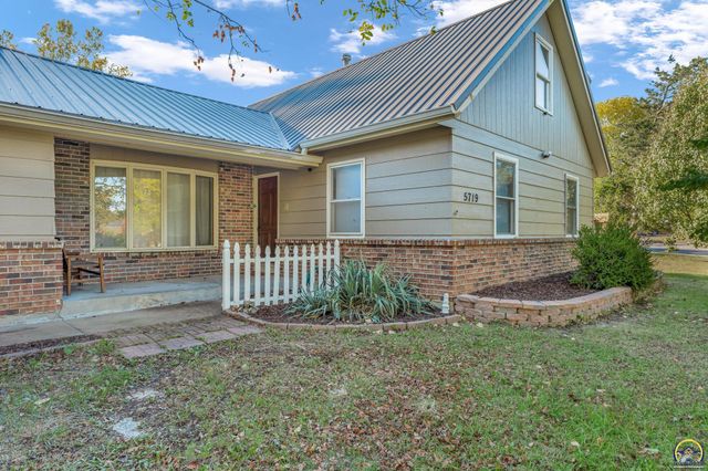 5719 SW 27th ST, Topeka, KS 66614