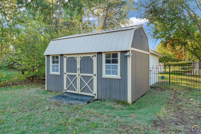 5719 SW 27th ST, Topeka, KS 66614