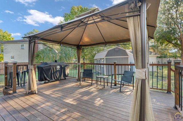 5719 SW 27th ST, Topeka, KS 66614