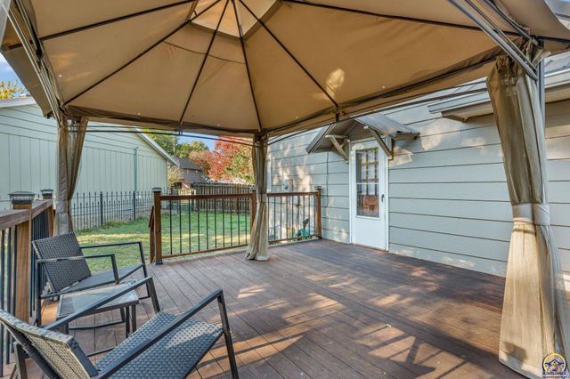 5719 SW 27th ST, Topeka, KS 66614