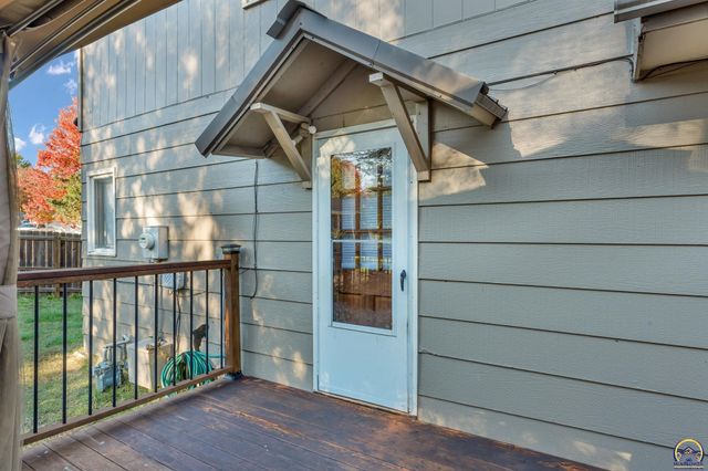 5719 SW 27th ST, Topeka, KS 66614