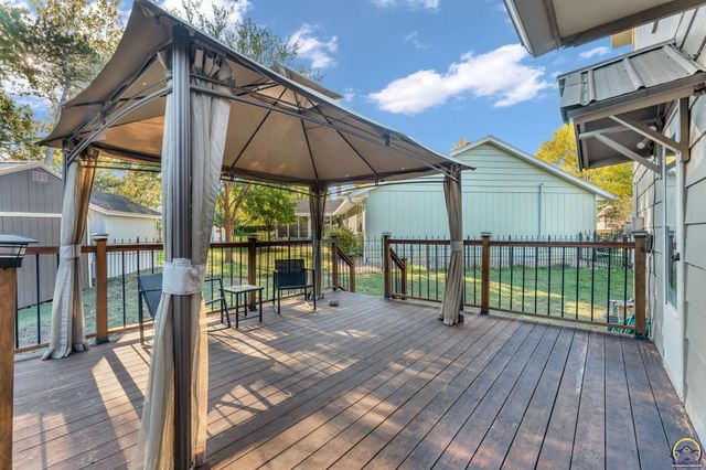 5719 SW 27th ST, Topeka, KS 66614