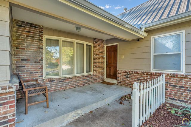 5719 SW 27th ST, Topeka, KS 66614