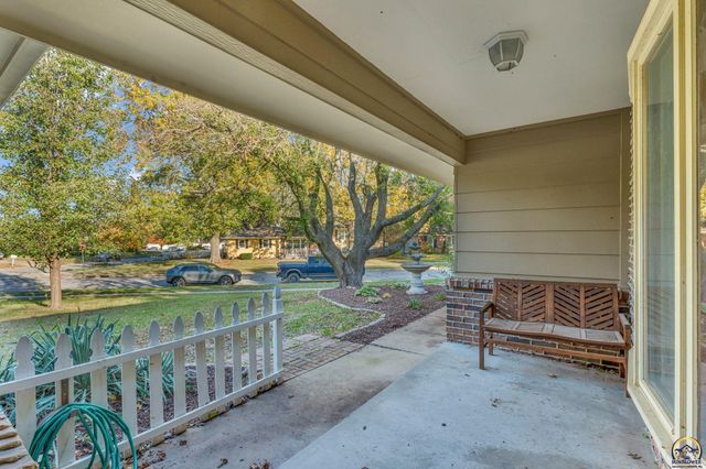 5719 SW 27th ST, Topeka, KS 66614