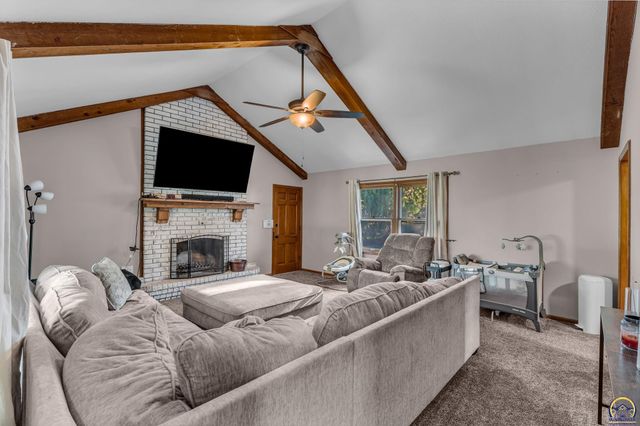 5719 SW 27th ST, Topeka, KS 66614