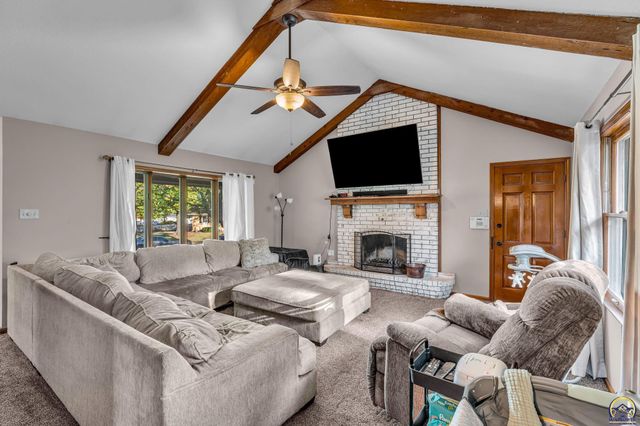 5719 SW 27th ST, Topeka, KS 66614