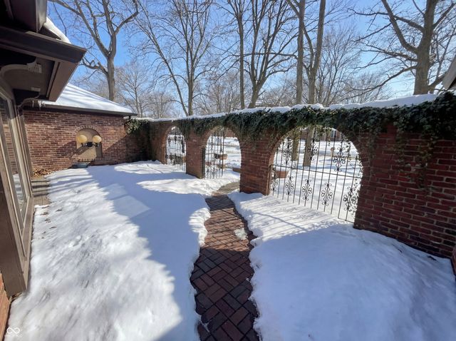 6811 Kingman Drive, Indianapolis, IN 46256