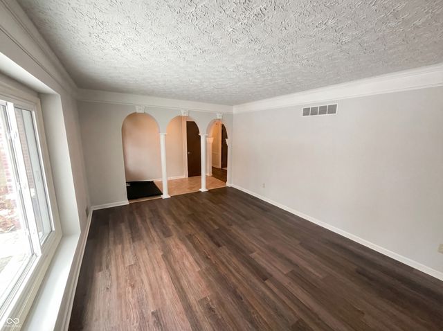 6811 Kingman Drive, Indianapolis, IN 46256