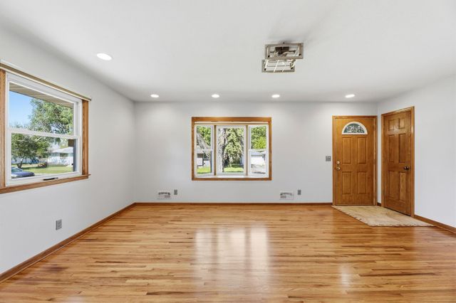 5900 Ensign Avenue N, New Hope, MN 55428