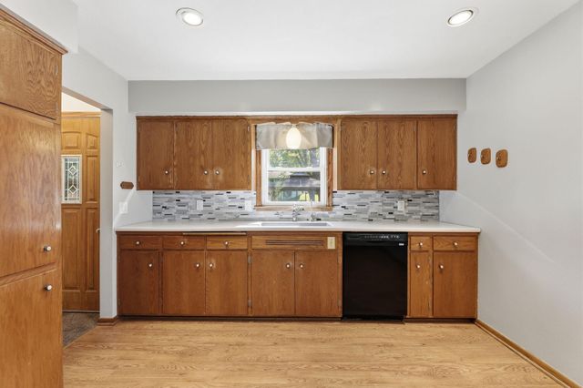 5900 Ensign Avenue N, New Hope, MN 55428