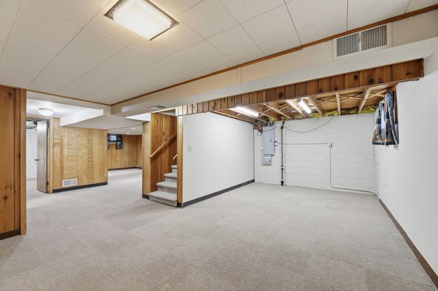 5900 Ensign Avenue N, New Hope, MN 55428