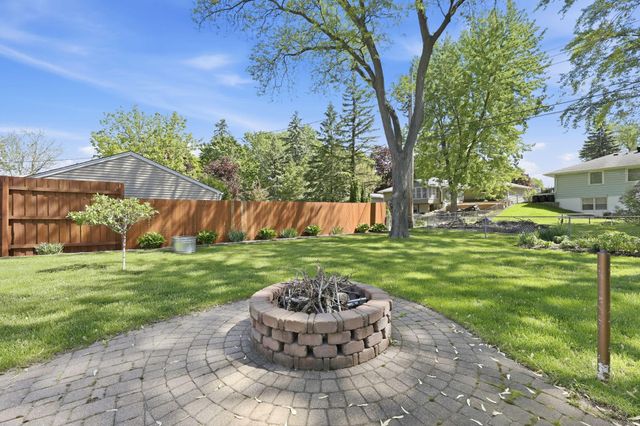 5900 Ensign Avenue N, New Hope, MN 55428