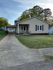 512 E JEFFERIES Street, Gaffney, SC 29340