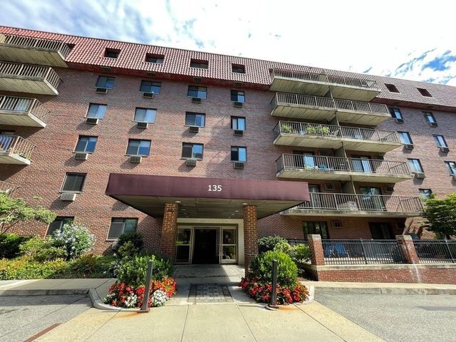 135 Pleasant St 601, Brookline, MA 02446
