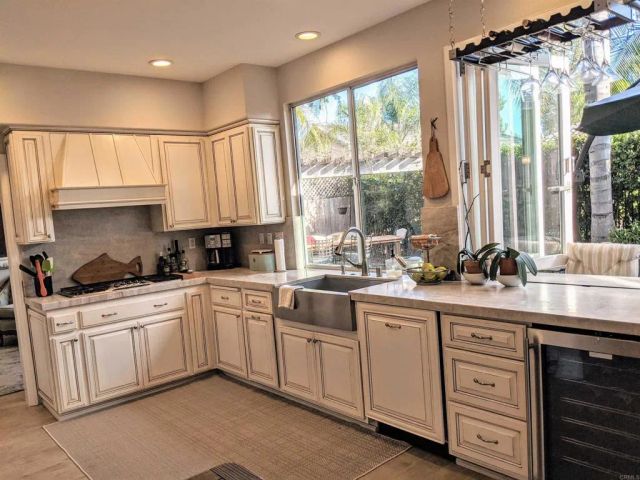4381 Corte De La Fonda, San Diego, CA 92130