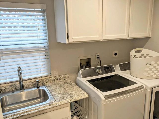 4381 Corte De La Fonda, San Diego, CA 92130