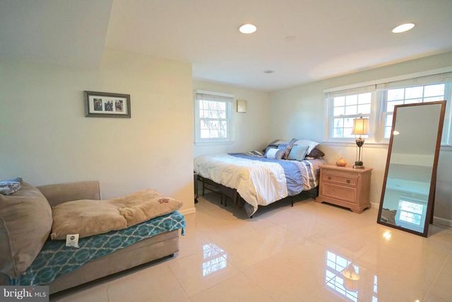 4218 UNIVERSITY DR, Fairfax, VA 22030