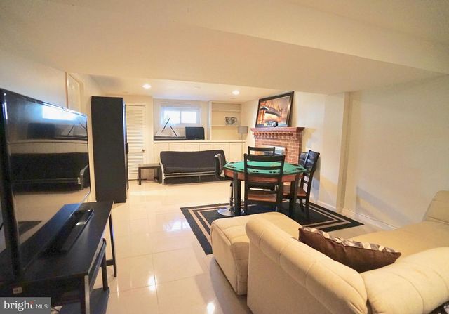 4218 UNIVERSITY DR, Fairfax, VA 22030