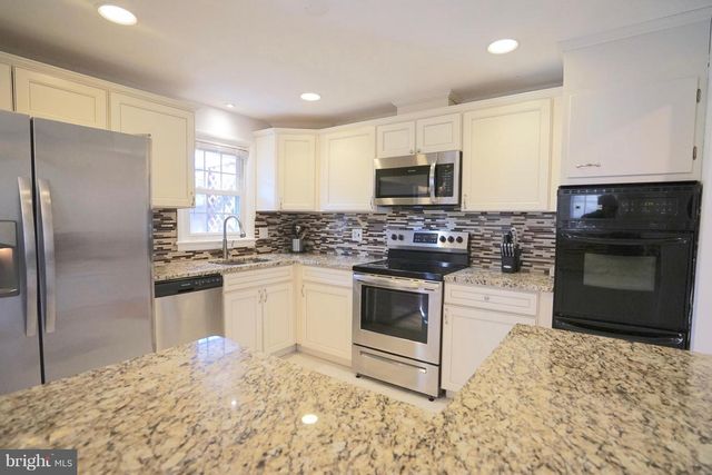 4218 UNIVERSITY DR, Fairfax, VA 22030