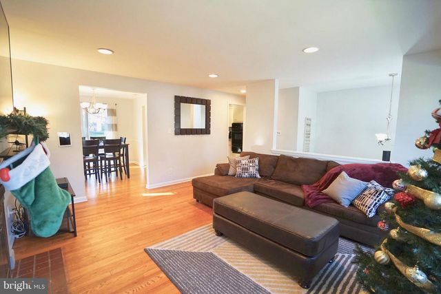 4218 UNIVERSITY DR, Fairfax, VA 22030