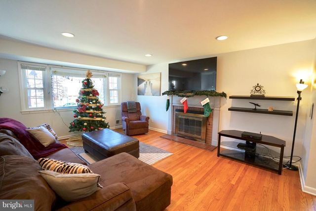 4218 UNIVERSITY DR, Fairfax, VA 22030