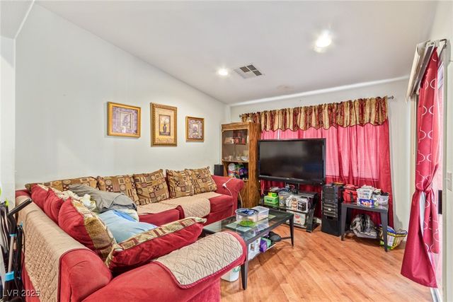 3329 Glacial Lake Street, Las Vegas, NV 89122