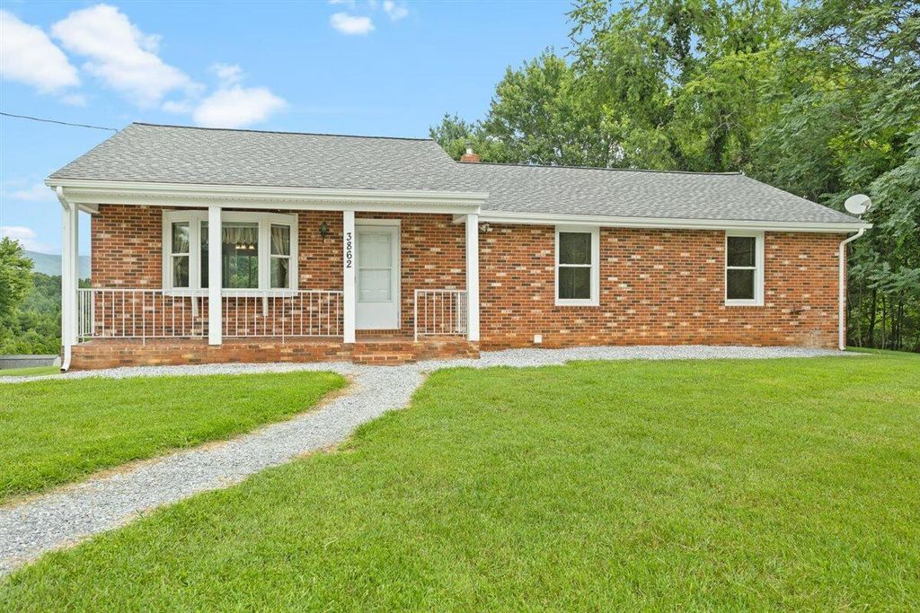 3862 Country Club RD, Troutville, VA 24175