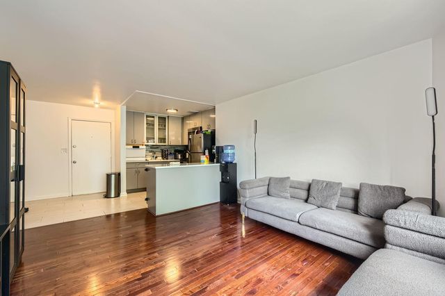 5100 N Sheridan Road 410, Chicago, IL 60640