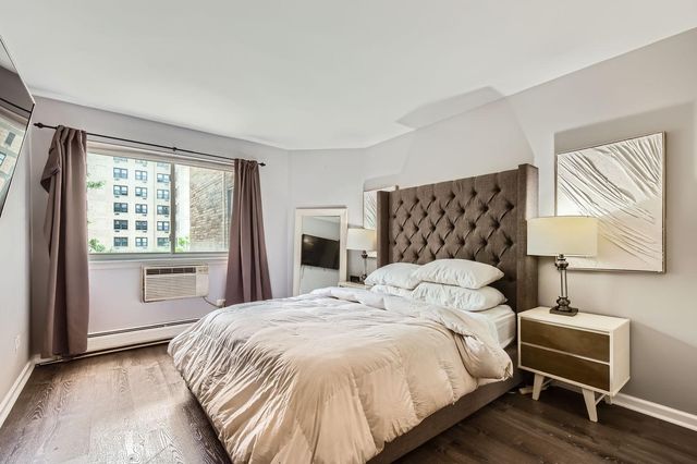 5100 N Sheridan Road 410, Chicago, IL 60640