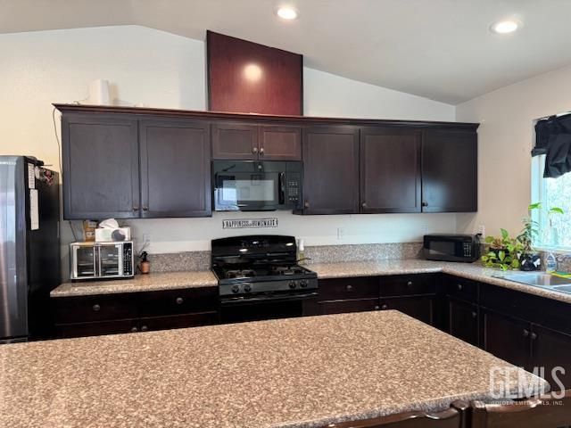 415 Welch Avenue, Bakersfield, CA 93307