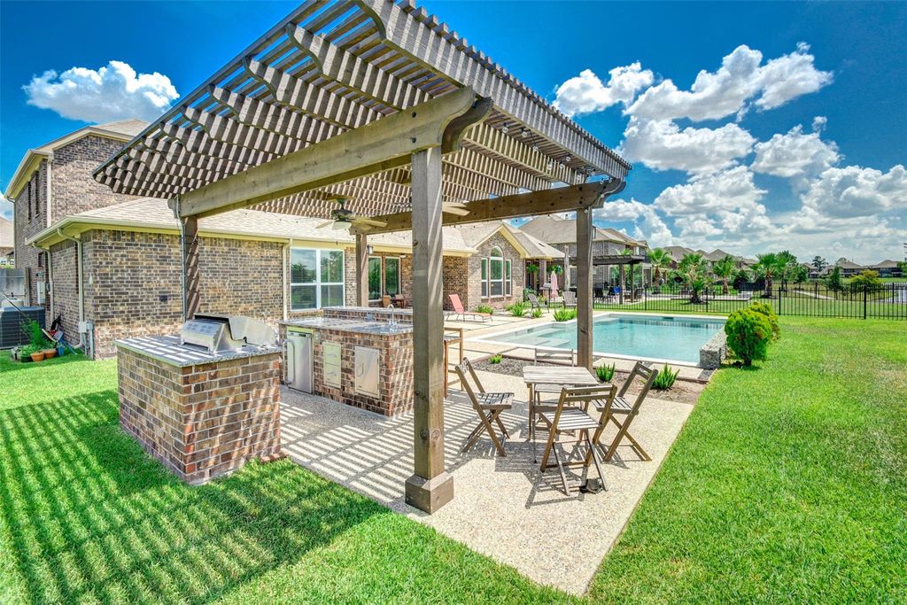 25710 Oakwood Knoll Drive, Katy, TX 77494