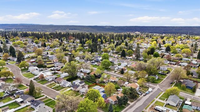 5729 N Lindeke St, Spokane, WA 99205