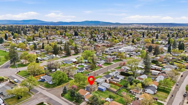 5729 N Lindeke St, Spokane, WA 99205