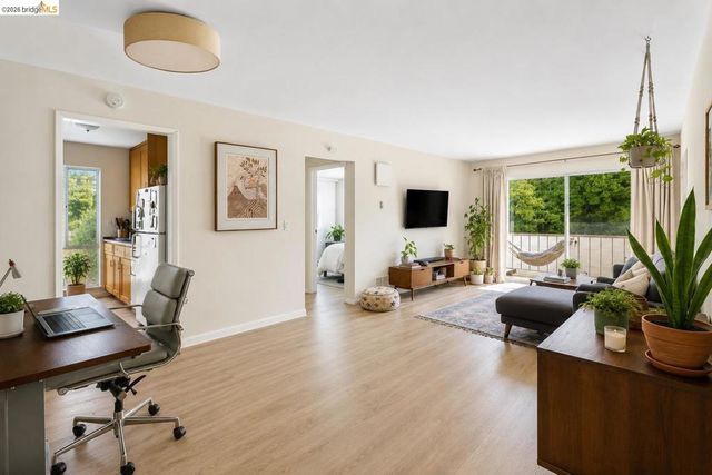 469 Van Buren Ave, Oakland, CA 94610