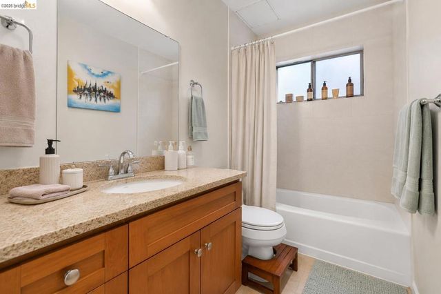469 Van Buren Ave, Oakland, CA 94610