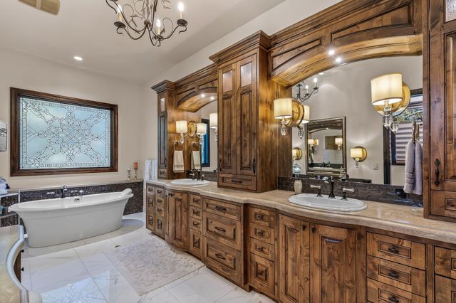 61644 Tam McArthur Loop, Bend, OR 97702