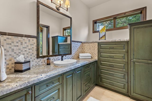 61644 Tam McArthur Loop, Bend, OR 97702